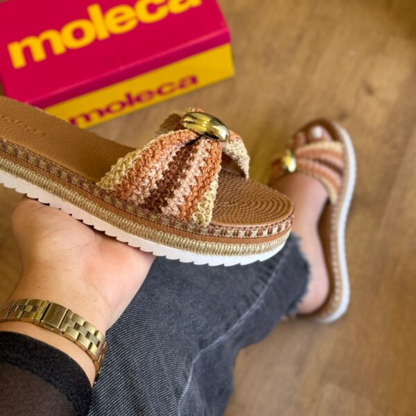 Rasteira Moleca Detalhe Dourado Circular 5447.525 - Imagem 3