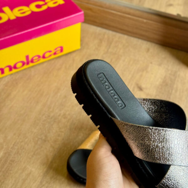 Sandália Moleca Metalizada Comfy Plus 5539.104 - Imagem 11