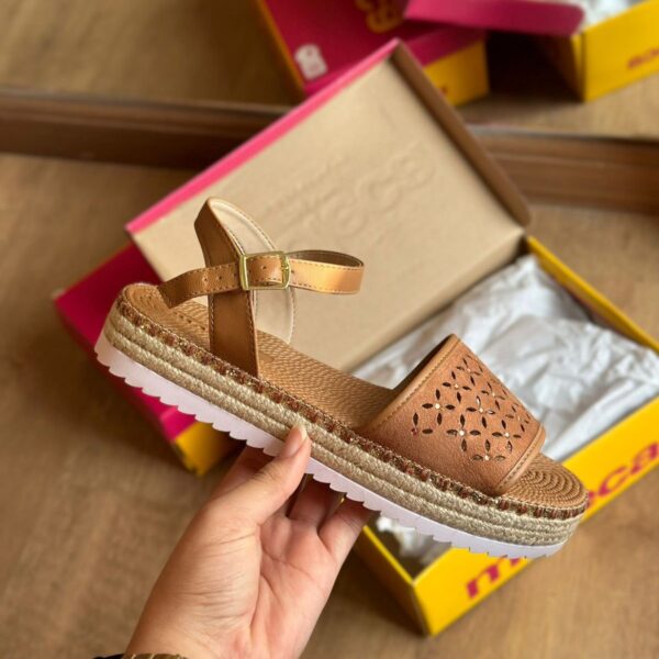 Sandália Moleca Flatform com Detalhes Brilhantes 5447.721 - Imagem 9