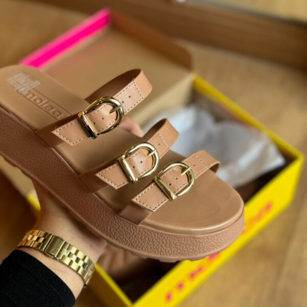 Sandália Moleca Tiras com Detalhe Dourado 5517.103 - Imagem 4