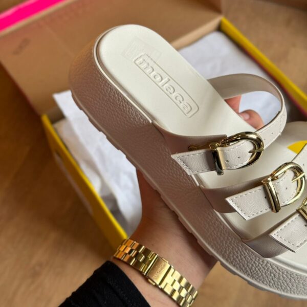 Sandália Moleca Tiras com Detalhe Dourado 5517.103 - Imagem 3