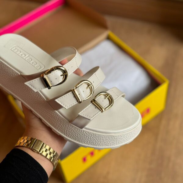 Sandália Moleca Tiras com Detalhe Dourado 5517.103 - Imagem 2