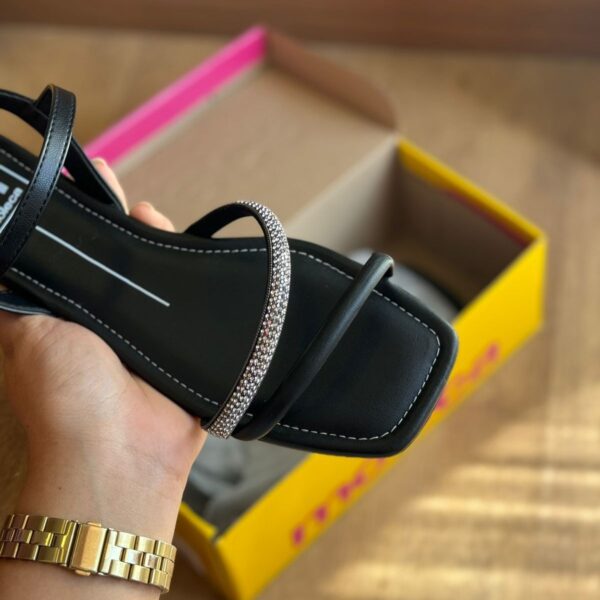 Sandália Moleca Rasteira Detalhe de Tira Fina com Strass 5462.138 - Imagem 9