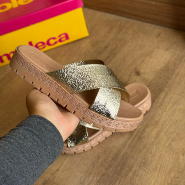 Sandália Moleca Metalizada Comfy Plus 5539.104 - Imagem 2