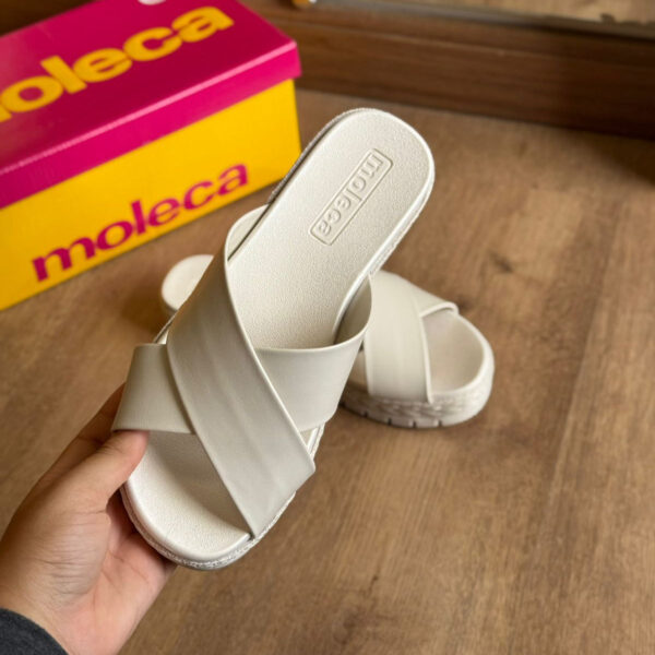 Sandália Moleca Metalizada Comfy Plus 5539.104 - Imagem 14