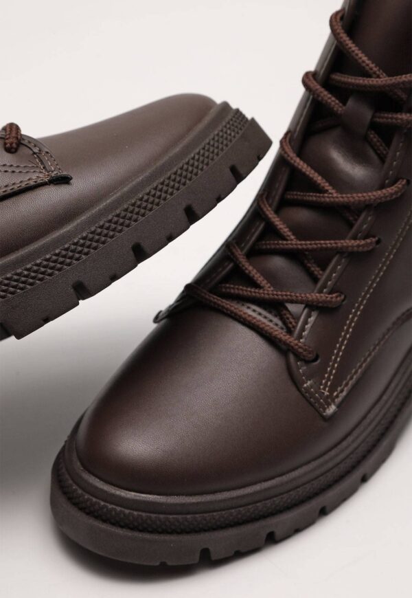 Bota Tratorado Moleca Lisa Preta | Off-White | Marrom - Imagem 15